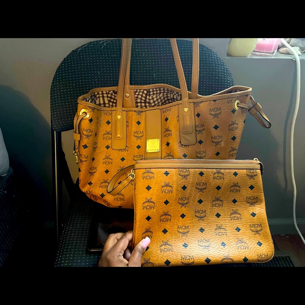 BROWN LEATHER MCM TOTE BAG WITH SMALL BAG $260.00 FOR SALE GREAT FOR TRAVELING..